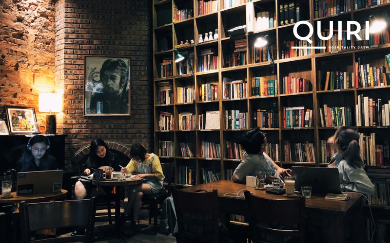 A peaceful Hanoi café perfect for books, thoughts, and slow sips.
