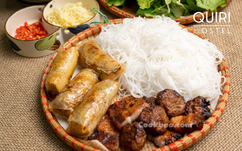 Fresh ingredients and smoky pork define the soul of bún chả.