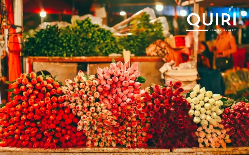 Explore Quang Ba Flower Market during early morning and late night.