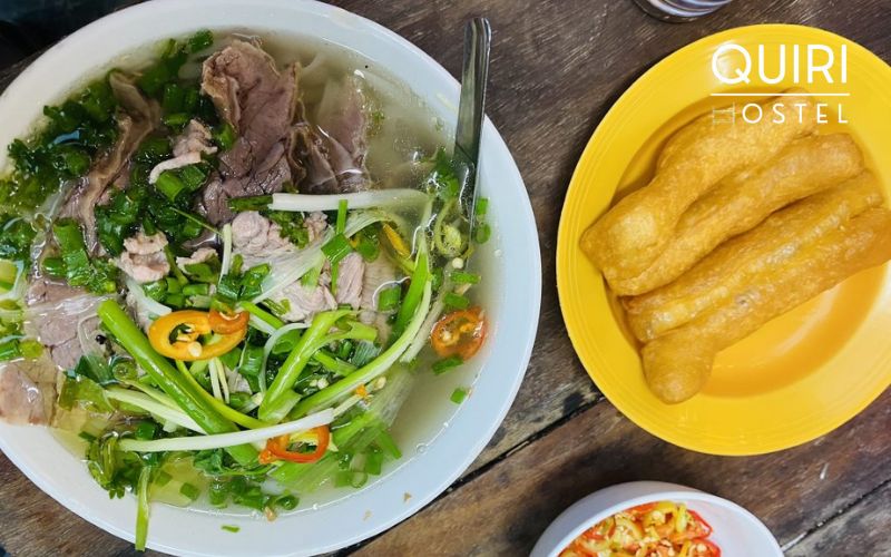 Bat Dan’s food spots are easily found on the hanoi old quarter map.