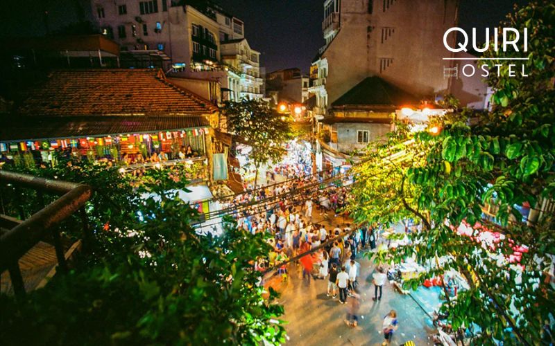 Nightfall opens new layers during 1 day in Hanoi.