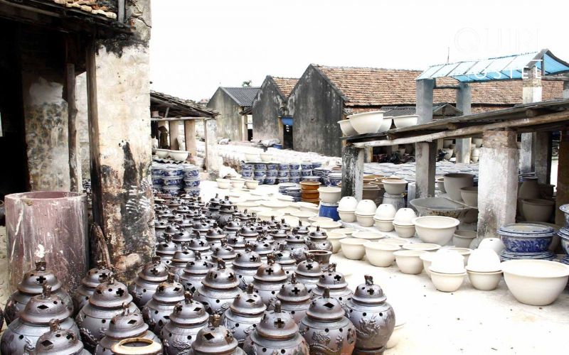Bat Trang ceramics continue to influence regional craftsmanship through long-standing traditions.