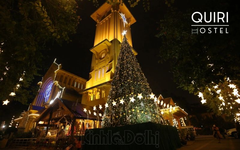 Cua Bac Church offers quiet reflection within Christmas in Hanoi