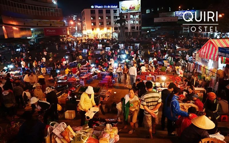 Daily routines unfold naturally within this lively neighborhood marketplace.