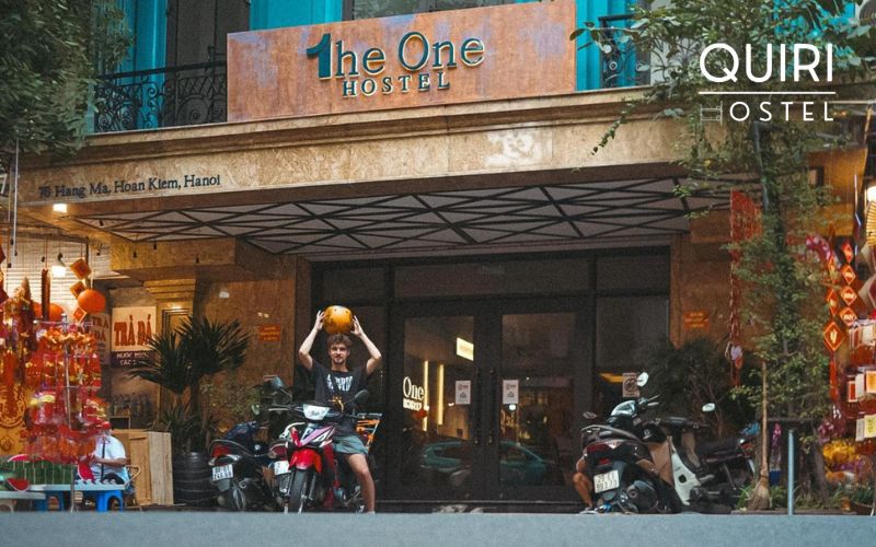 Solo travelers find comfort in where to stay at Christmas