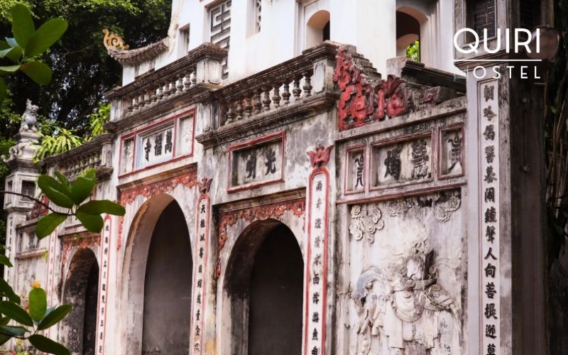 The story traces how weaving traditions shaped early van phuc silk craftsmanship.