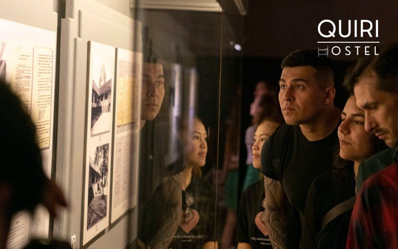 Travelers absorb history deeply on Hanoi half day city tour in the afternoon