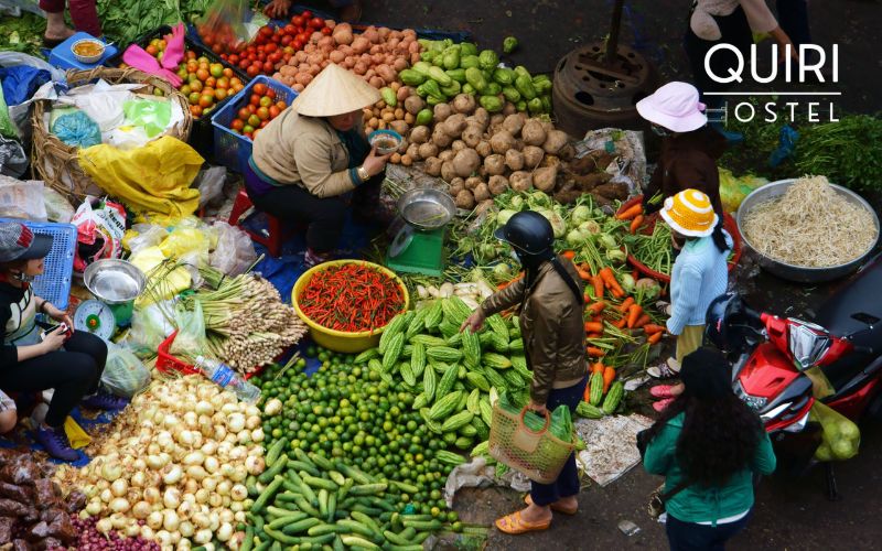 Wholesale areas show essential supply routes feeding ha noi market life