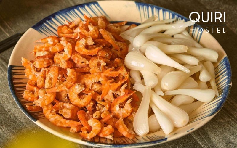 This dish signals hospitality with sweet-sour contrast and crunch.