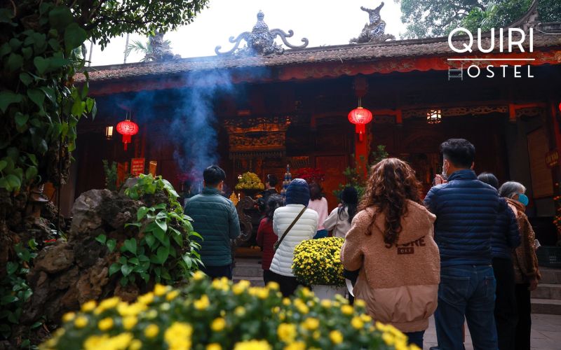 Temple visits are classic things to do during Tet.