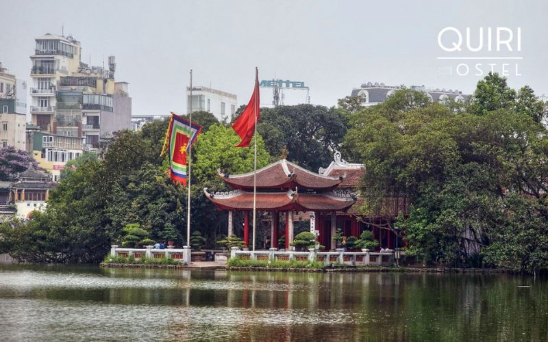 Lakeside temple visits symbolize luck and prosperity for new year