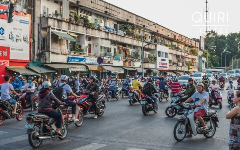 Avoiding mistakes makes it easier to cross street in Vietnam confidently.