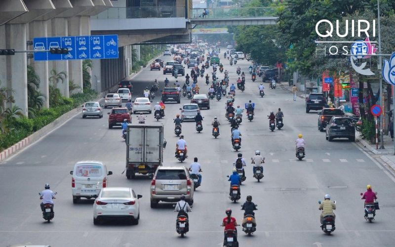 Understanding traffic in Vietnam helps you cross street in Vietnam safely.