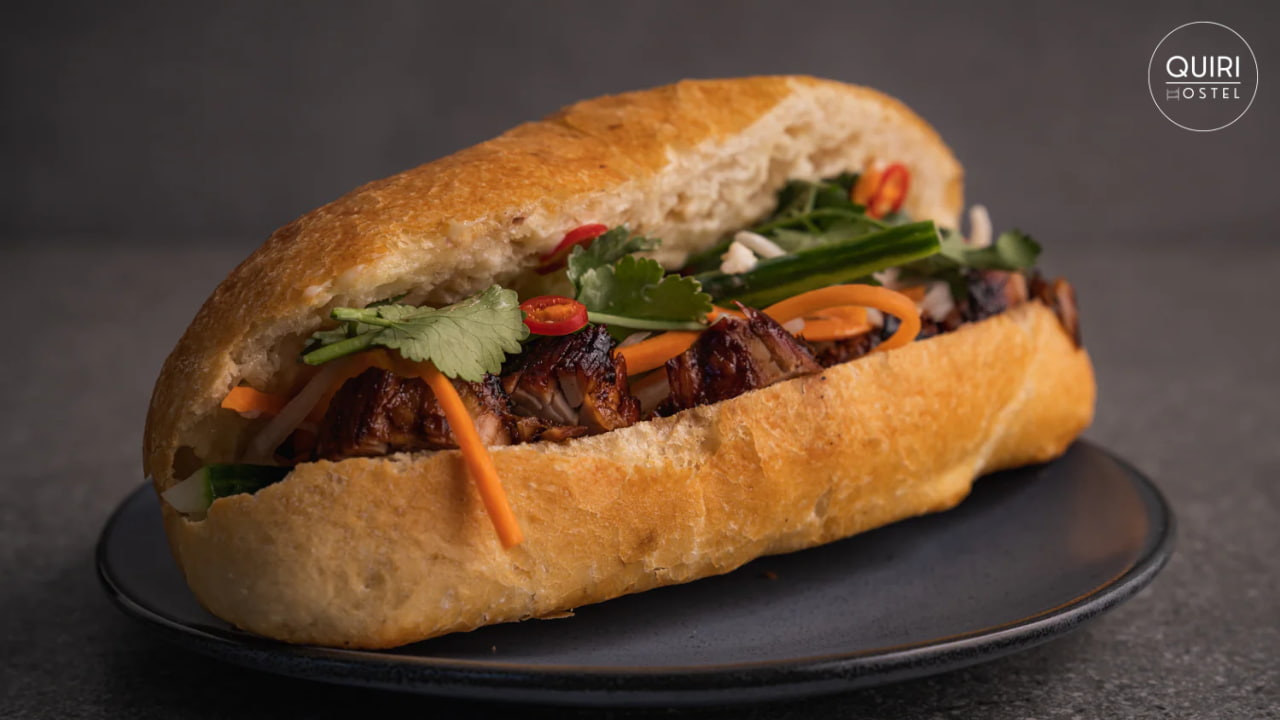 hanoi-city-walking-tour-banh-mi-street-food-quiri-hostel